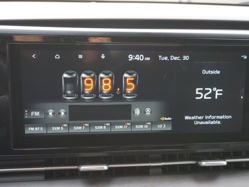 Used 2022 Kia Carnival EX image 39