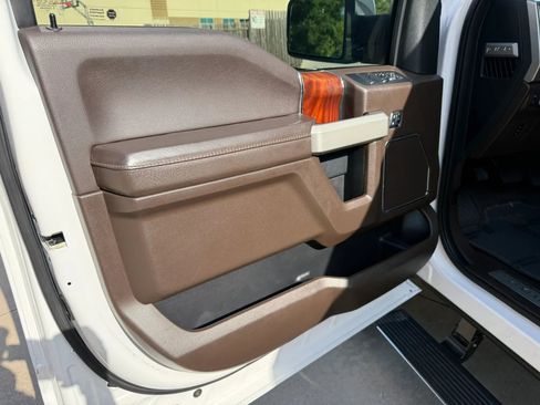 Used 2016 Ford F150 King Ranch w/ Equipment Group 601A Luxury AWD/4WD image 8