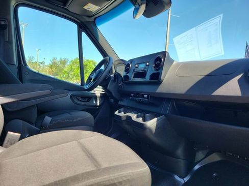 Used 2023 Mercedes-Benz Sprinter 2500 image 14