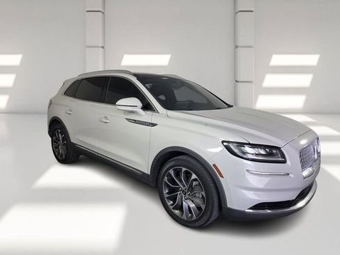 Used 2022 Lincoln Nautilus Reserve w/ Luxury Package image 2