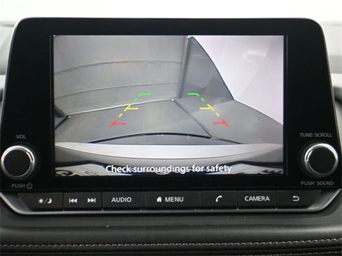 Used 2024 Nissan Rogue S image 17