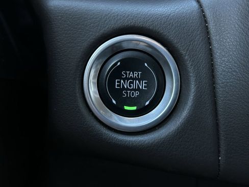 Used 2024 Chevrolet Suburban LT RWD image 20