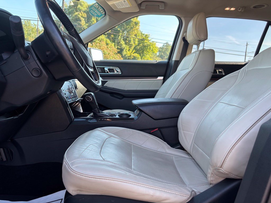 Used 2019 Ford Explorer Limited w/ Limited Luxury Package FWD image 22