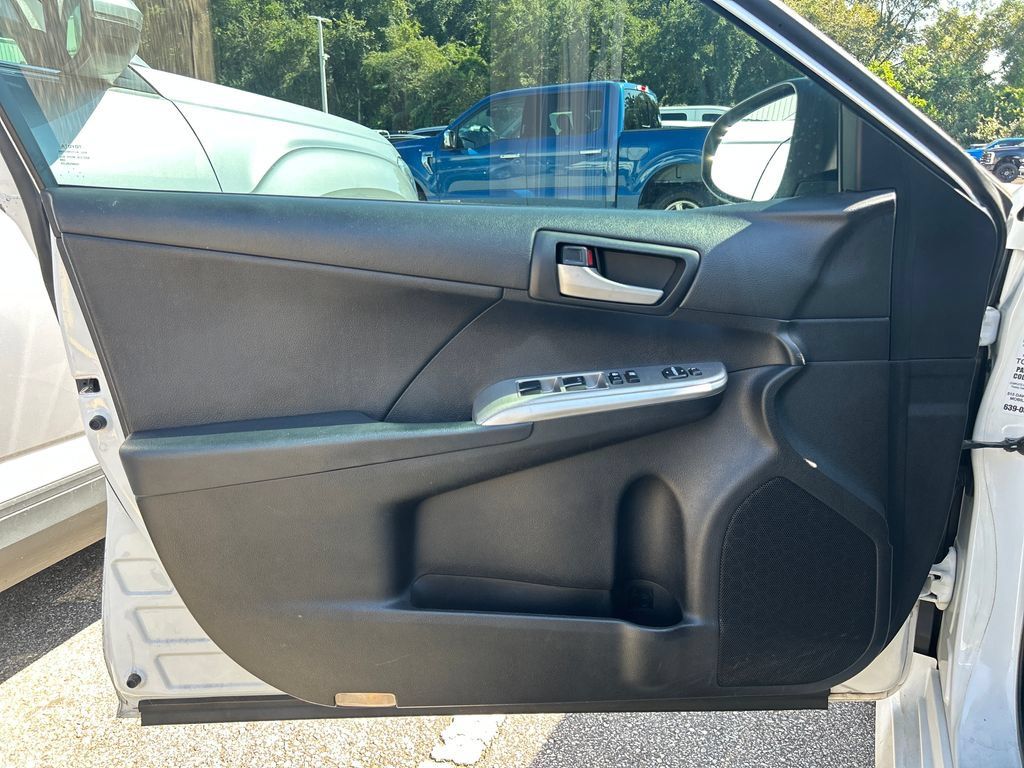 Used 2012 Toyota Camry SE FWD image 7