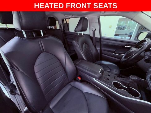 Used 2023 Toyota Highlander XLE FWD image 11