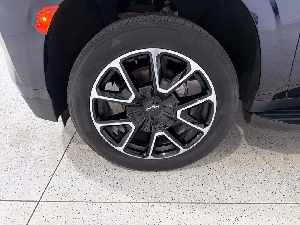 Used 2023 Chevrolet Suburban RST RWD image 31
