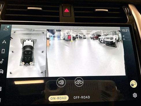 Certified 2025 Land Rover Discovery S image 23