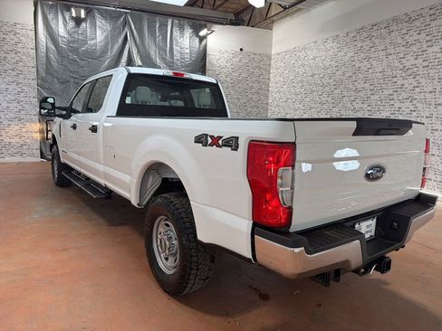 Used 2022 Ford F250 XL w/ Power Equipment Group image 5