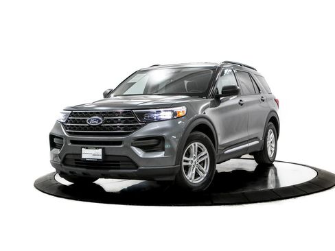 Used 2023 Ford Explorer XLT RWD image 1