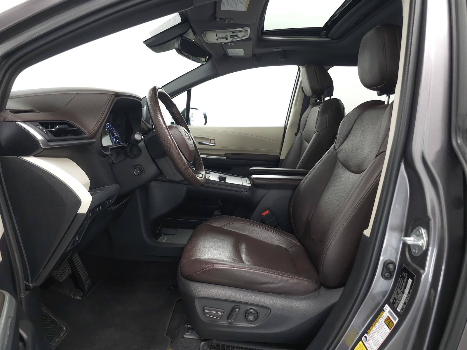 Certified 2023 Toyota Sienna Platinum AWD/4WD image 4