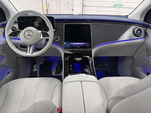 New 2026 Mercedes-Benz EQE 320 4MATIC SUV image 22