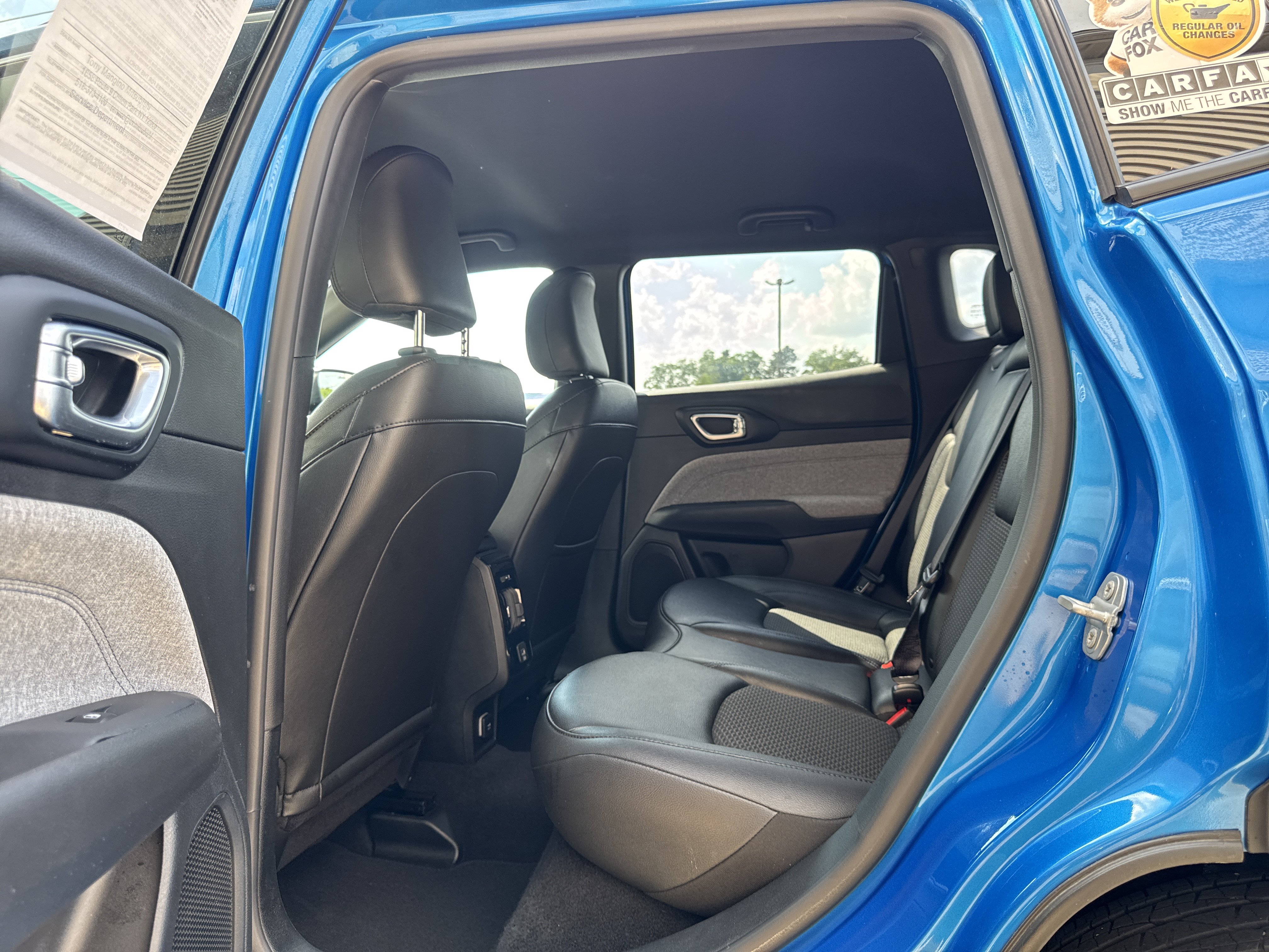 Used 2025 Jeep Compass Latitude AWD/4WD image 10