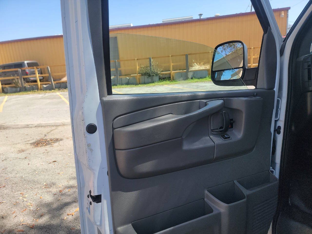 Used 2014 Chevrolet Express 3500 Extended RWD image 19