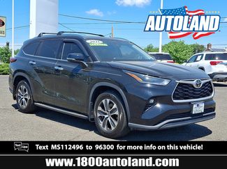 Used 2021 Toyota Highlander XLE AWD/4WD video 1