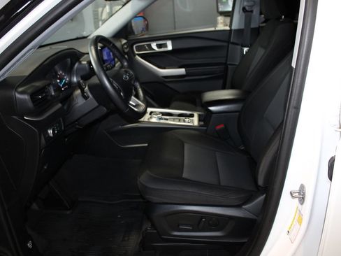 Used 2022 Ford Explorer XLT AWD/4WD image 8