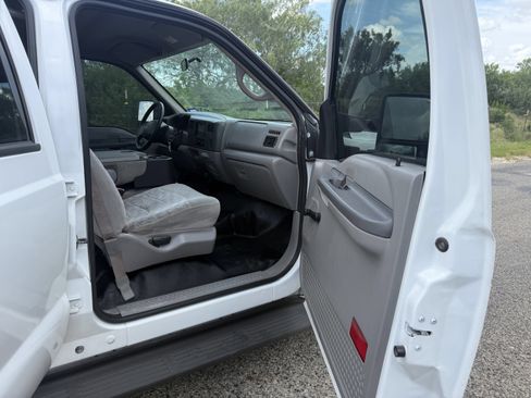 Used 2001 Ford F350 XL RWD image 2