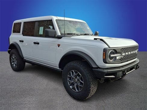 New 2025 Ford Bronco Badlands image 2