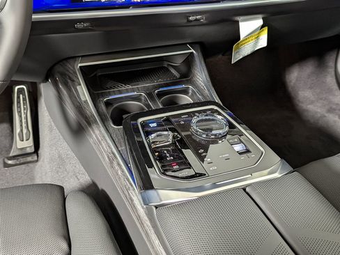 Used 2025 BMW i7 eDrive50 w/ M Sport Package image 33