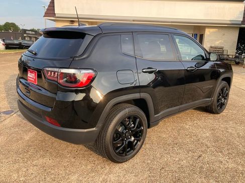 New 2025 Jeep Compass Latitude w/ Sun & Sound Group AWD/4WD image 5