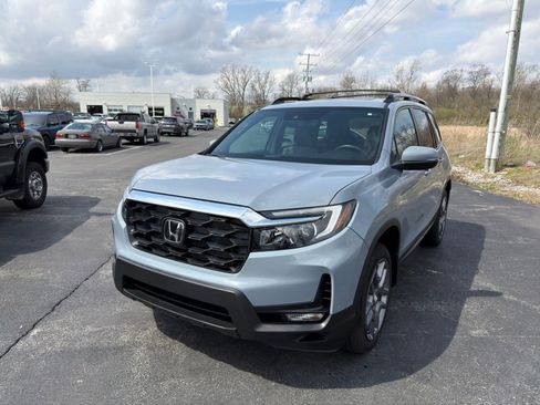 Used 2023 Honda Passport EX-L image 2