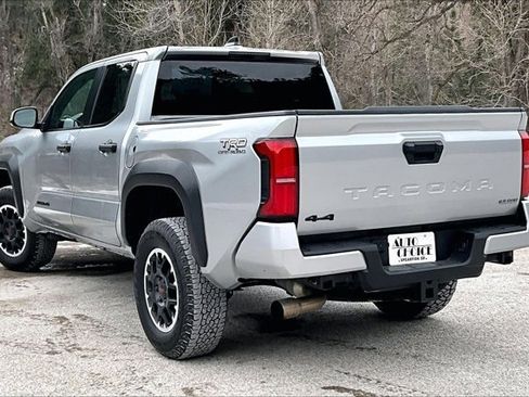 Used 2024 Toyota Tacoma TRD Off-Road image 4