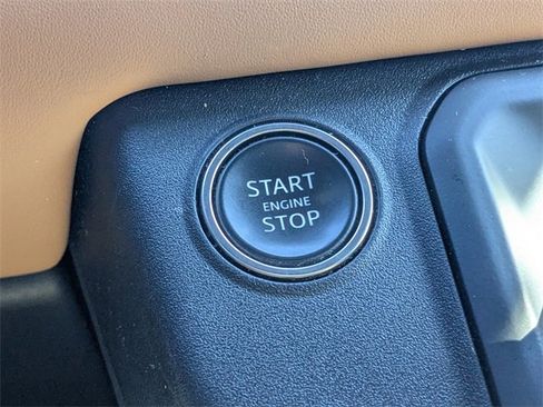 Used 2024 Land Rover Defender 110 X-Dynamic SE image 29