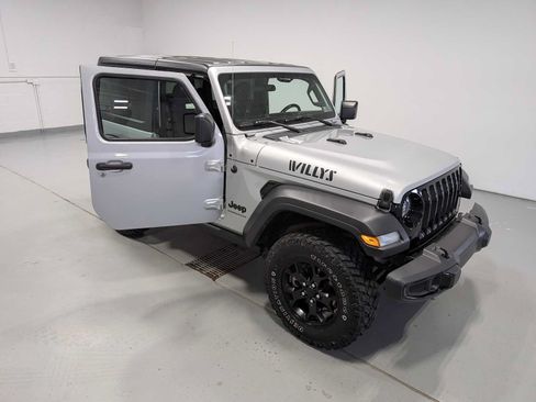 Used 2023 Jeep Wrangler Sport AWD/4WD image 15