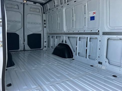 Used 2024 Mercedes-Benz Sprinter 2500 image 13