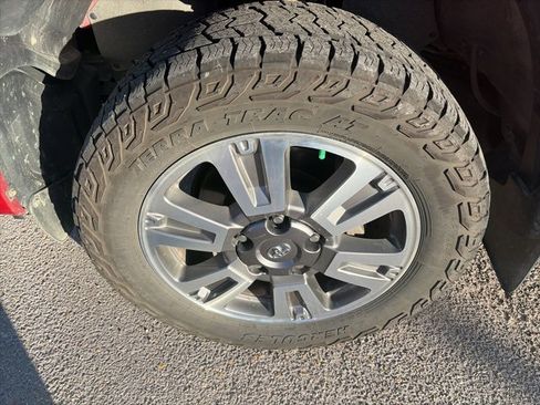 Used 2020 Toyota Tundra 4x4 CrewMax image 10