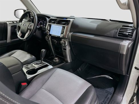 Used 2022 Toyota 4Runner SR5 Premium image 31