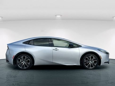 Used 2023 Toyota Prius XLE FWD image 8