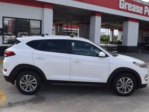 Used 2016 Hyundai Tucson SE w/ Option Group 02 FWD image 3