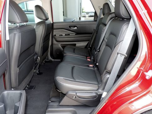 Used 2023 Nissan Pathfinder SL FWD image 13