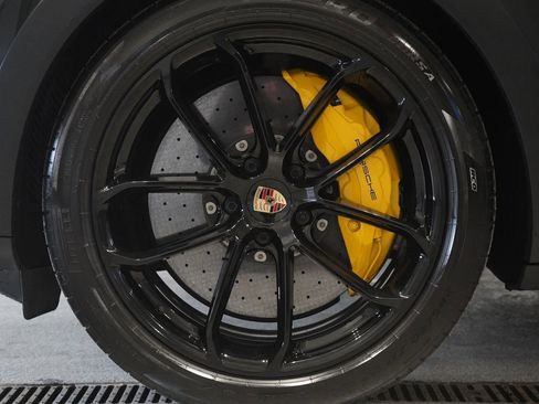 Used 2025 Porsche Cayenne Turbo GT image 8