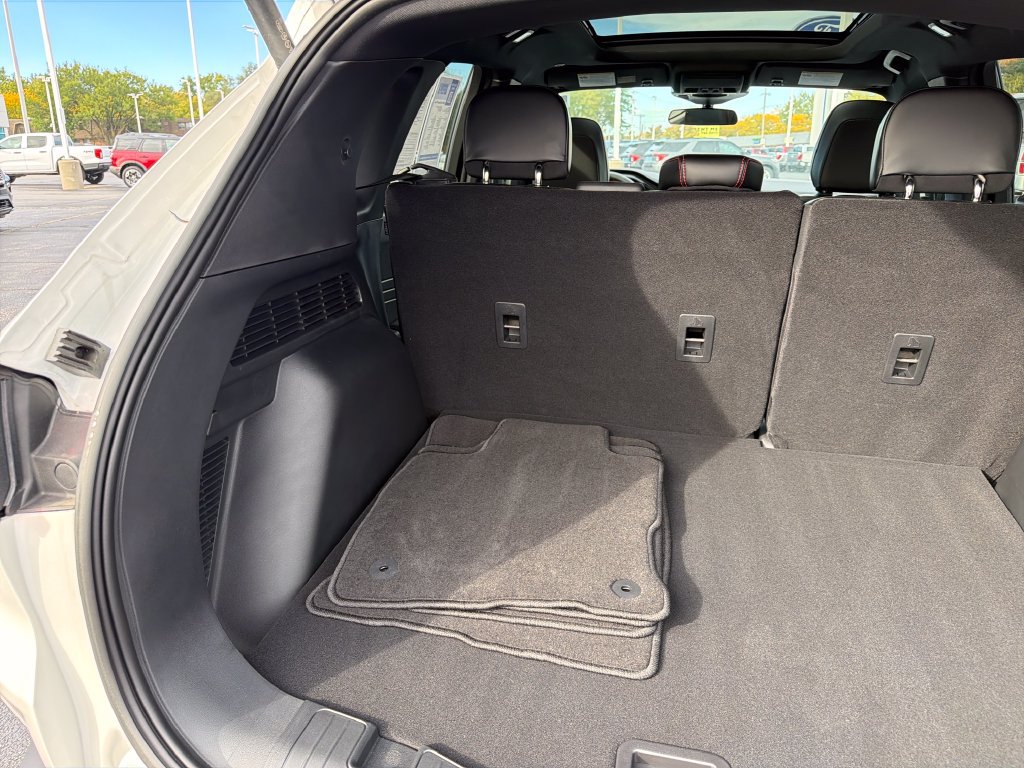 Used 2025 Ford Escape ST-Line w/ Tech Pack #1 FWD image 8