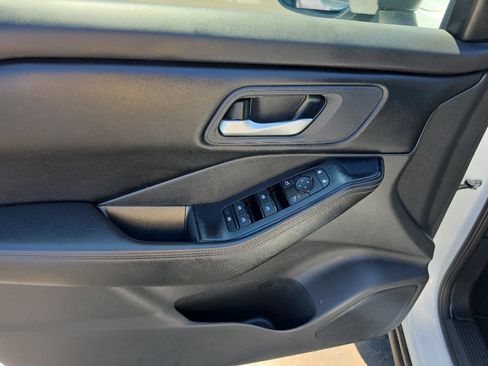 Used 2024 Nissan Rogue SV AWD/4WD image 12