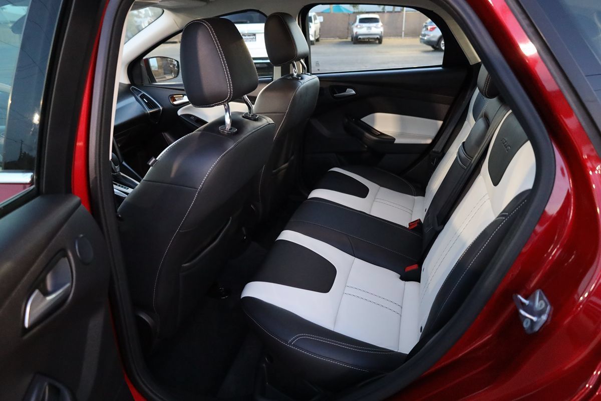 Used 2012 Ford Focus Titanium FWD image 11