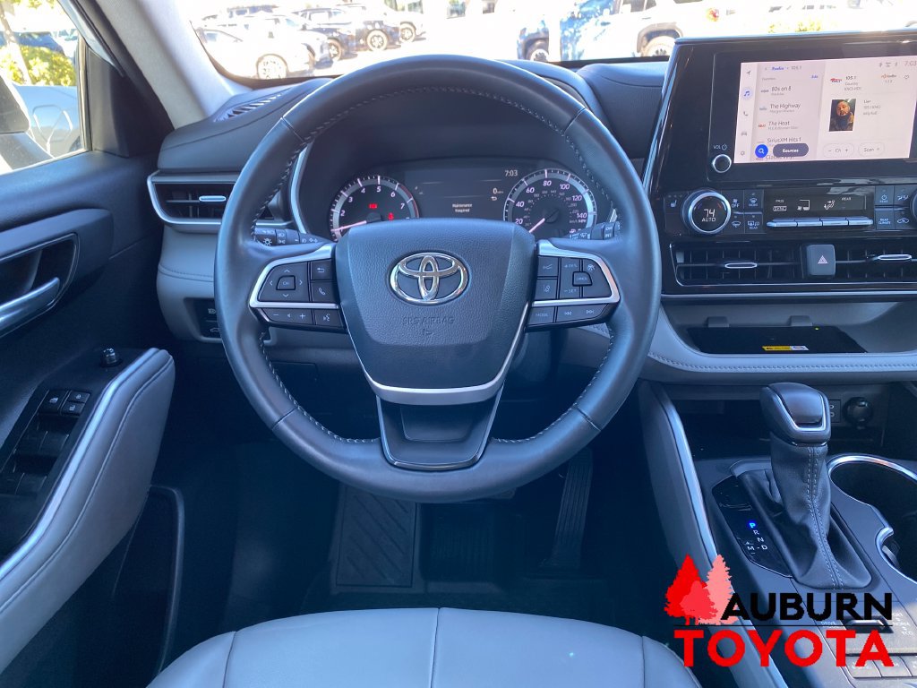 Used 2024 Toyota Highlander XLE AWD/4WD image 13