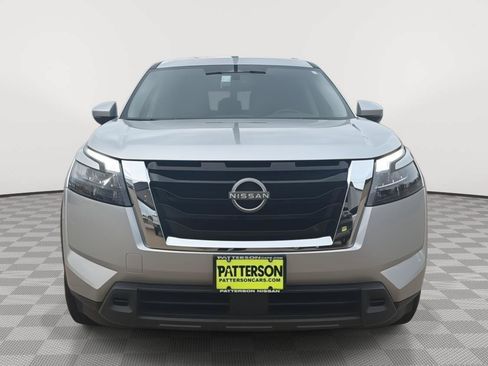 Used 2025 Nissan Pathfinder SV AWD/4WD image 2
