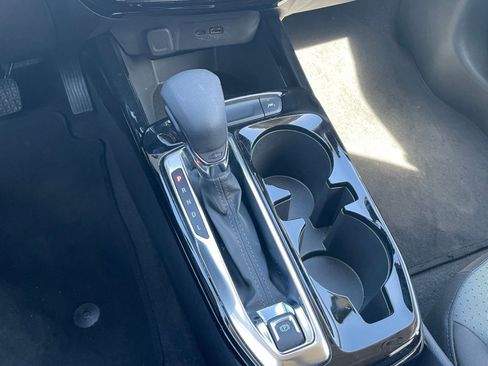 Used 2025 Chevrolet Trax LT w/ LT Convenience Package image 44