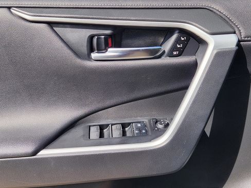 Used 2022 Toyota RAV4 Limited FWD image 23