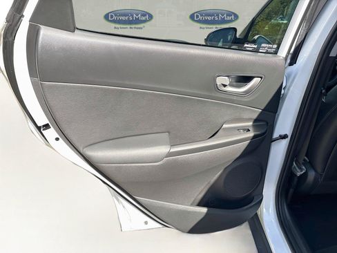 Used 2023 Hyundai Kona Limited w/ Cargo Package FWD image 17