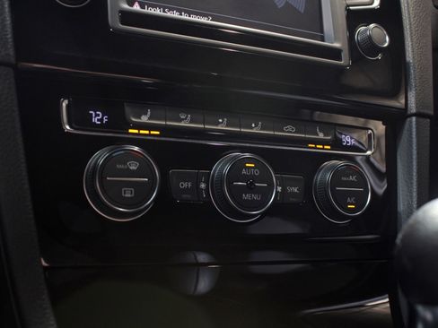 Used 2017 Volkswagen Golf R 4-Door image 51