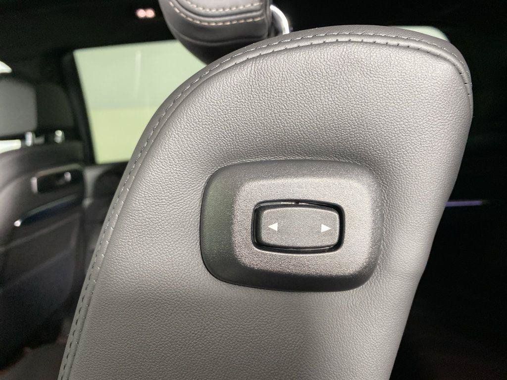 Used 2025 BMW X7 M60i w/ Climate Comfort Package AWD/4WD image 24