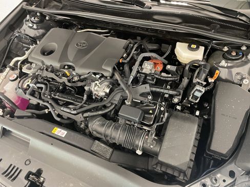 Used 2025 Toyota Camry SE image 32