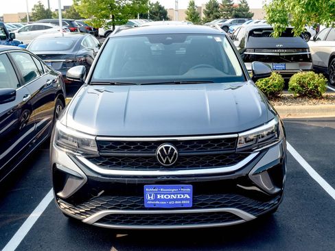 Used 2023 Volkswagen Taos SE AWD/4WD image 13