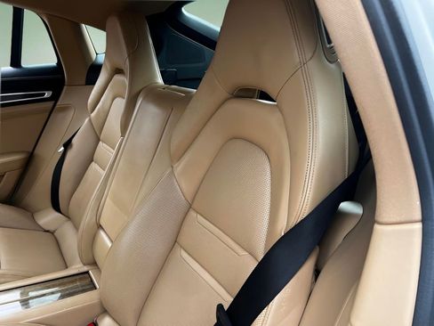 Used 2018 Porsche Panamera image 19