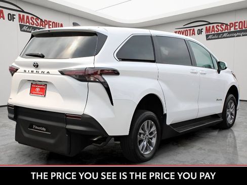 Used 2026 Toyota Sienna LE FWD image 6