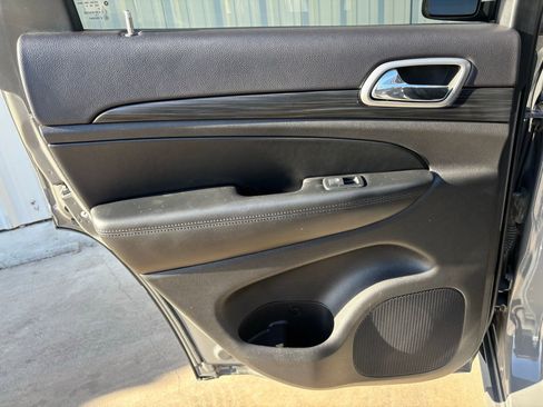 Used 2019 Jeep Grand Cherokee Altitude image 27