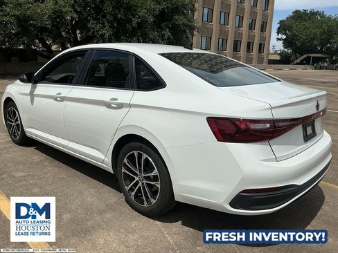 Used 2025 Volkswagen Jetta Sport FWD image 4
